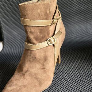 Rialto Fashion Boots 9.5 M brown 3" heel